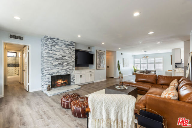 11828 Goshen Avenue, Los Angeles CA: https://media.crmls.org/mediaz/6ffb36d5-643a-47fc-b949-3fe7d099e43d.jpg