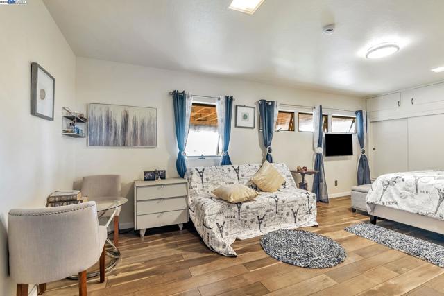 71 Taylor Pl, Bethel Island CA: https://media.crmls.org/mediaz/6ffb55ae-3a3c-468f-94eb-02668f5df6b1.jpg