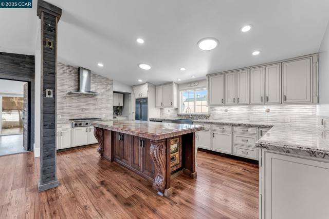 189 Suez Dr, Pacheco CA: https://media.crmls.org/mediaz/6ffbcac6-cf34-433f-9e91-4df7b0b704a0.jpg