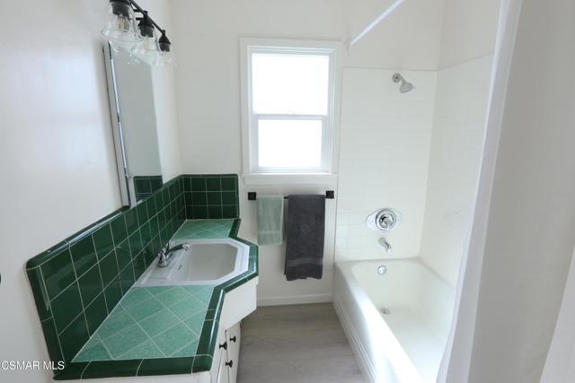 21935 Ybarra Road, Woodland Hills CA: https://media.crmls.org/mediaz/6ffc09ea-c5e8-4980-8a11-3ebd47b848c8.jpg