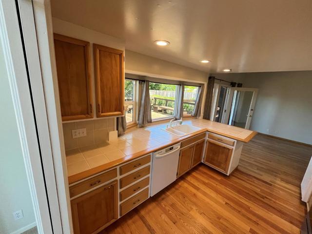 kitchen w/dishwasher