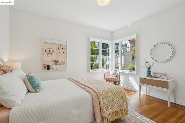 5968 Chabot Crest, Oakland CA: https://media.crmls.org/mediaz/6ffc82d9-897a-4918-bed9-1121672c4d45.jpg