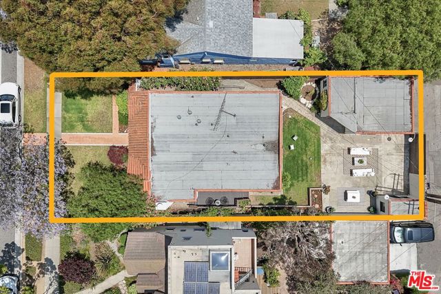 2218 Pearl Street, Santa Monica CA: https://media.crmls.org/mediaz/6ffcbd6f-8c79-4064-8164-cbe2b921ac52.jpg
