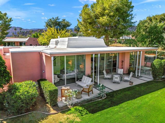 47360 Jadida Avenue, Palm Desert CA: https://media.crmls.org/mediaz/6ffcd7b3-5bb4-4411-ac42-aecaded829eb.jpg