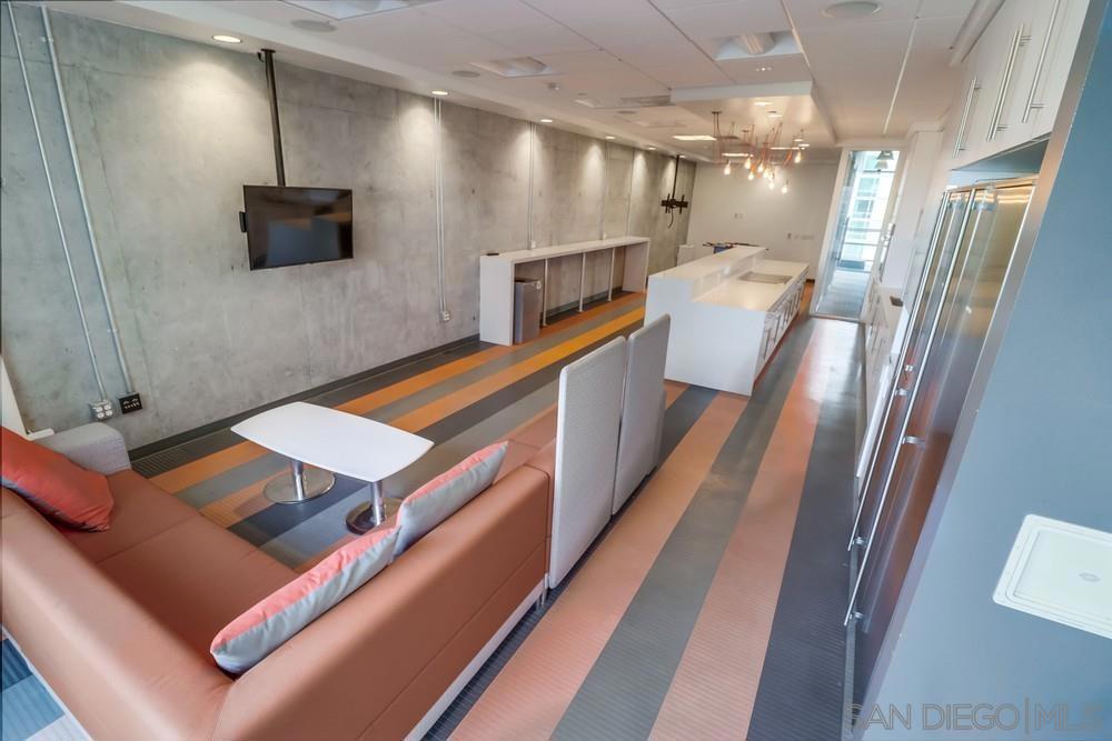 MLS #250032382SD img 33