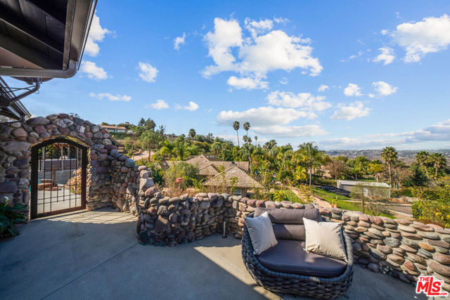 32070 Via Vera, Bonsall CA: https://media.crmls.org/mediaz/6ffd0cc6-b984-42f1-8510-0d784f7c237c.jpg