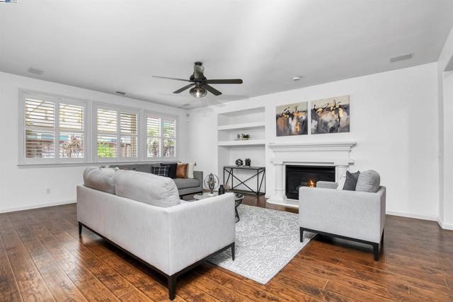 5618 Arcadia Cir, Discovery Bay CA: https://media.crmls.org/mediaz/6ffd457f-cb93-42fa-a9f2-a36a5387372b.jpg