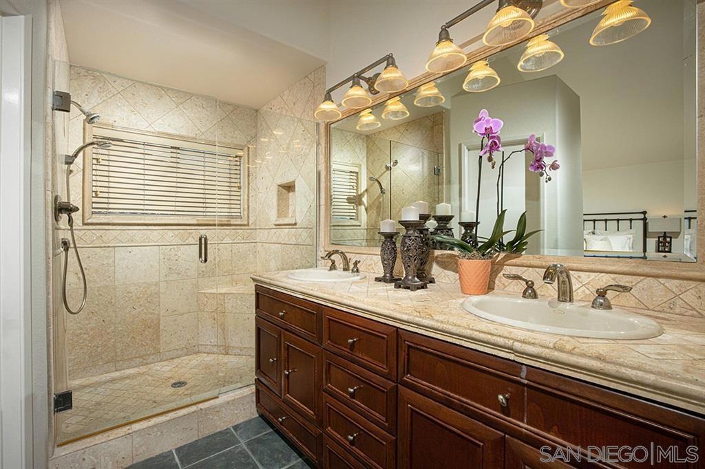 5572 Renaissance Ave. - photo 3
