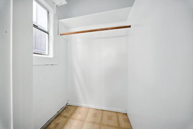943 26th Street, Oakland CA: https://media.crmls.org/mediaz/6fff626f-48af-4209-b92d-4fcb0efca7ab.jpg