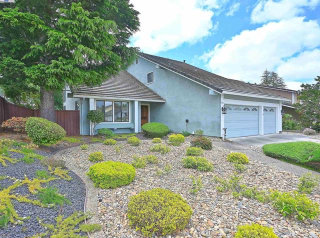 6525 Bellhurst Ln, Castro Valley CA: https://media.crmls.org/mediaz/6fffd836-a90b-4fee-bc58-6b74c4fd8ed7.jpg