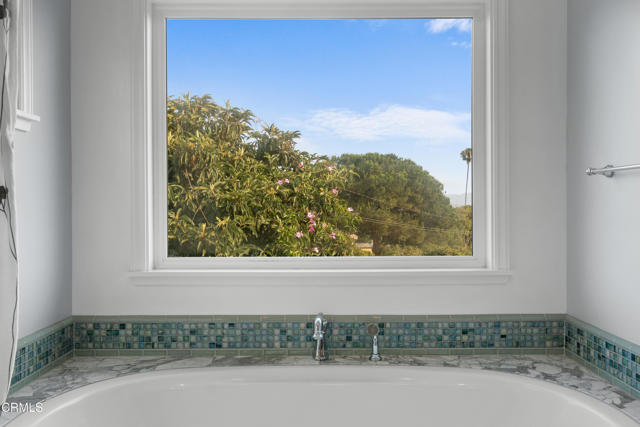 2102 Buena Vista Drive, Camarillo CA: https://media.crmls.org/mediaz/7000c3b4-c054-4d3f-8b6d-716c618f8215.jpg