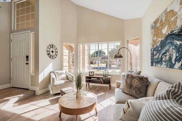 25 Phillips Ct, Tracy CA: https://media.crmls.org/mediaz/700106b2-6019-4862-905e-826219bfc74e.jpg