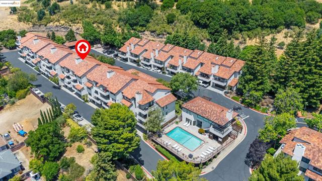 22012 Sevilla Rd, Hayward CA: https://media.crmls.org/mediaz/7001088f-af79-46de-b069-2136e759174c.jpg