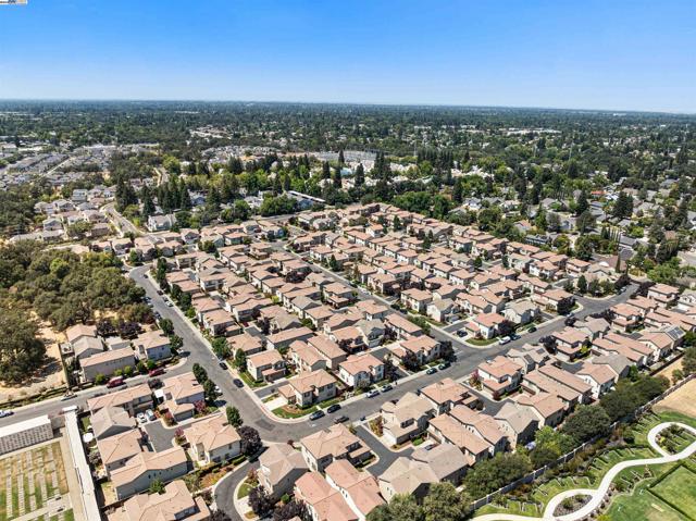 6505 Brando Loop, Fair Oaks CA: https://media.crmls.org/mediaz/70014eb8-7e5f-4259-b386-cebe1d129c9b.jpg