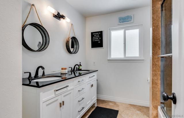 1271 Via Sendero, Escondido CA: https://media.crmls.org/mediaz/70015f56-0230-42d8-bae2-b8e1e292130e.jpg