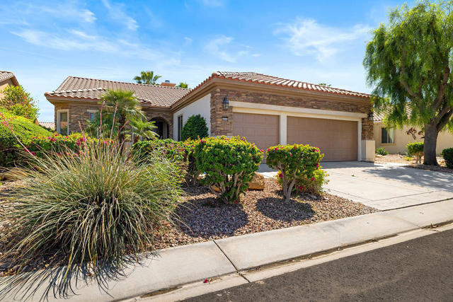 80591 Avenida Santa Marta, Indio CA: https://media.crmls.org/mediaz/70018d2d-ace7-443e-b1b4-479a92e562c3.jpg