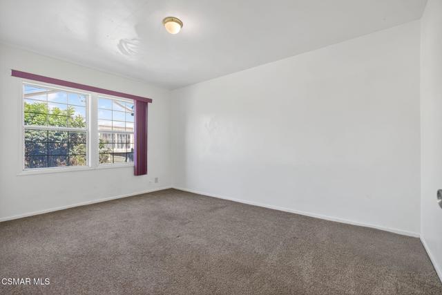 342 E Hemlock Street, Oxnard CA: https://media.crmls.org/mediaz/70019db9-9ea7-4622-8beb-7778a78dcc77.jpg