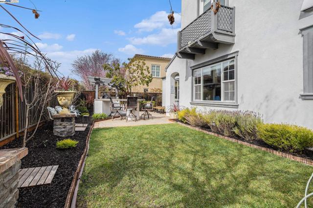 1049 S WEDGEWOOD DR, San Ramon CA: https://media.crmls.org/mediaz/7001bd42-5f40-4605-9c6e-27261d9b2099.jpg