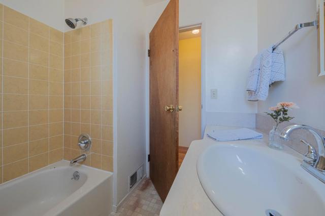 170 Del Mar Drive, Salinas CA: https://media.crmls.org/mediaz/7002096f-7cd1-462e-8a67-b25f8bee864d.jpg