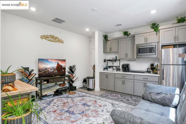 5153 MANIAGO WAY, Antioch CA: https://media.crmls.org/mediaz/70033c82-9c35-4298-9df4-bdc9838922cb.jpg
