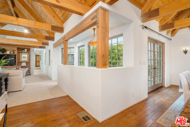 2917 N Poinsettia Avenue, Manhattan Beach CA: https://media.crmls.org/mediaz/70033f4d-2cd0-4c33-b86e-ff443ac1da82.jpg