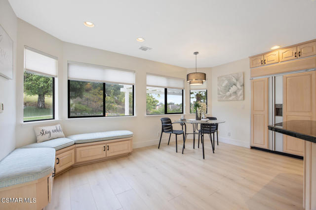 790 Spring Canyon Place, Thousand Oaks CA: https://media.crmls.org/mediaz/7003d068-d5ef-4495-9d9f-93d2339f5f72.jpg