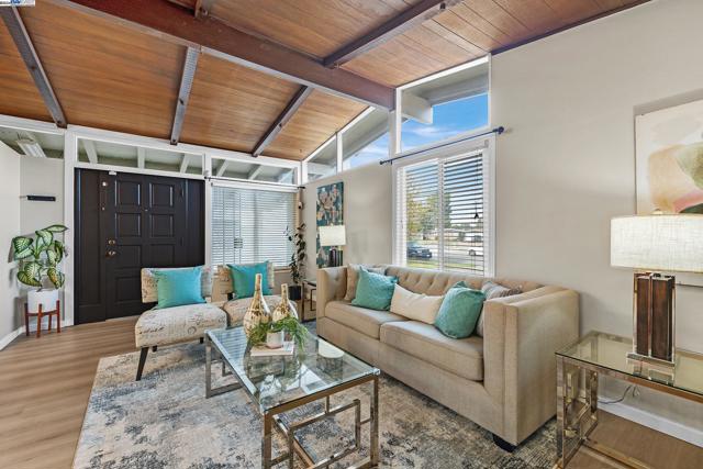 Image 5 of 58 For 2038 Boca Raton St