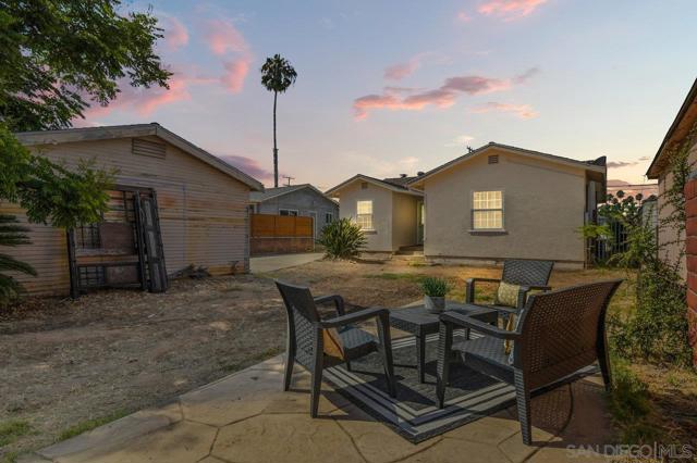 4749 Choctaw Dr, San Diego CA: https://media.crmls.org/mediaz/700415b2-52ad-4a64-b34d-b449ab8f59f6.jpg