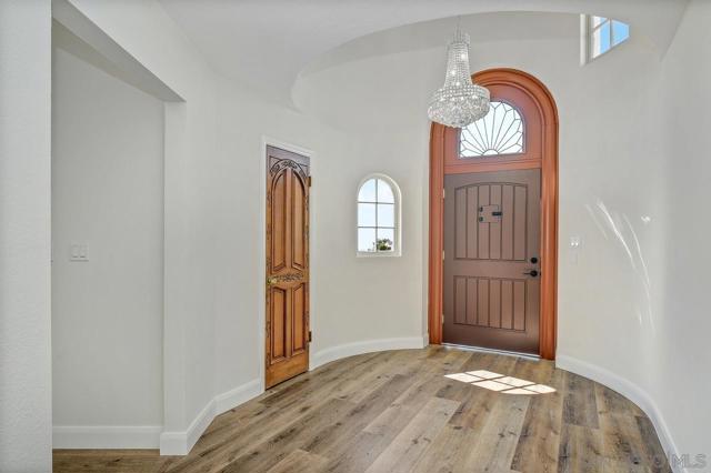 1935 Nautilus St, La Jolla CA: https://media.crmls.org/mediaz/70044f36-4ac8-4a33-b505-475de1f364b0.jpg
