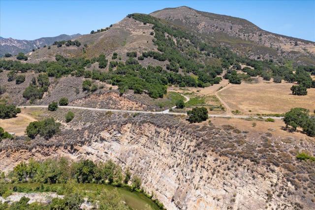 47292 Arroyo Seco Road, Greenfield CA: https://media.crmls.org/mediaz/7004bd91-3348-497d-b857-cc105419d0b0.jpg