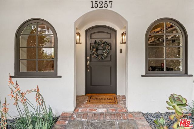 15257 Encanto Drive, Sherman Oaks CA: https://media.crmls.org/mediaz/700520a2-1280-4706-a2ac-e074cd948f93.jpg