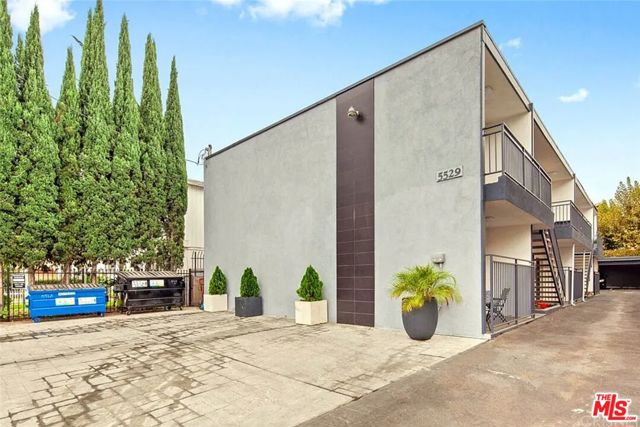 5529 Bonner Avenue, North Hollywood CA: https://media.crmls.org/mediaz/70052453-0868-4e8c-bc35-bca9ca9be9c2.jpg