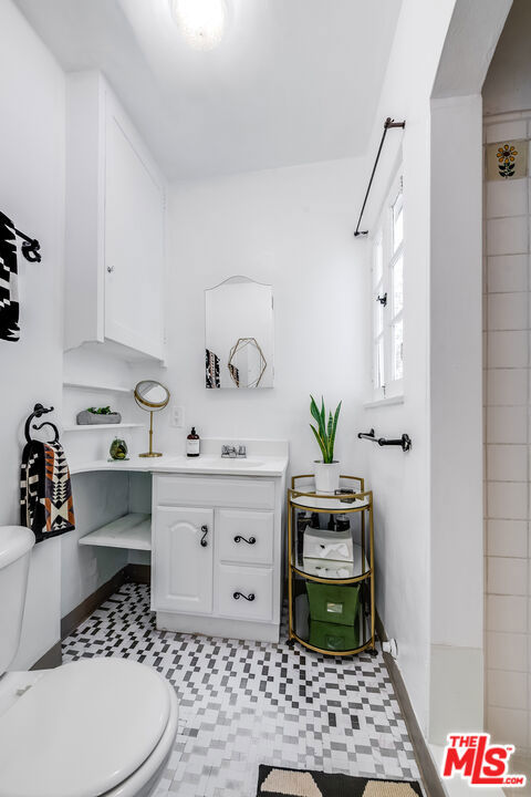 1205 N Beverly Glen Boulevard, Los Angeles CA: https://media.crmls.org/mediaz/70062845-64ca-41a7-9907-100aaff116be.jpg
