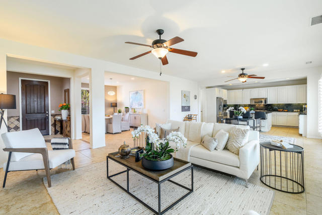 9 Shasta Lake Drive, Rancho Mirage CA: https://media.crmls.org/mediaz/70069cf2-b26c-426d-84b6-a0b337c763dd.jpg