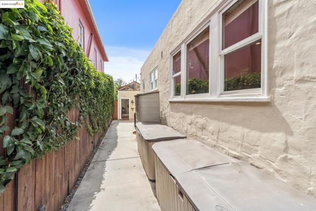 714 Evelyn Ave, Albany CA: https://media.crmls.org/mediaz/7006b3a4-f31a-4e2a-bad5-7bc621cd6016.jpg