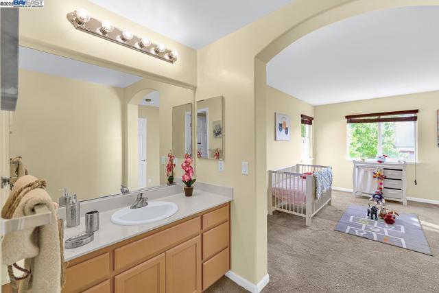 436 Wood Glen Dr, Richmond CA: https://media.crmls.org/mediaz/70078b53-cc15-43cd-b8d3-2a3ff708e5c6.jpg