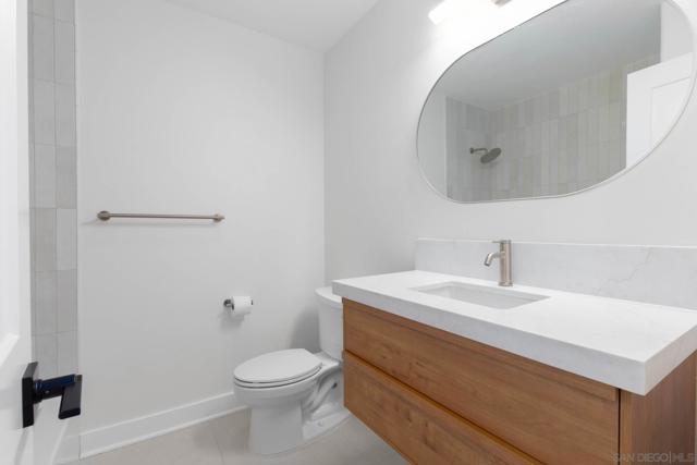 361 E Indian Rock Rd, Vista CA: https://media.crmls.org/mediaz/7007cfdd-4255-4628-afba-e1fe85e2698f.jpg