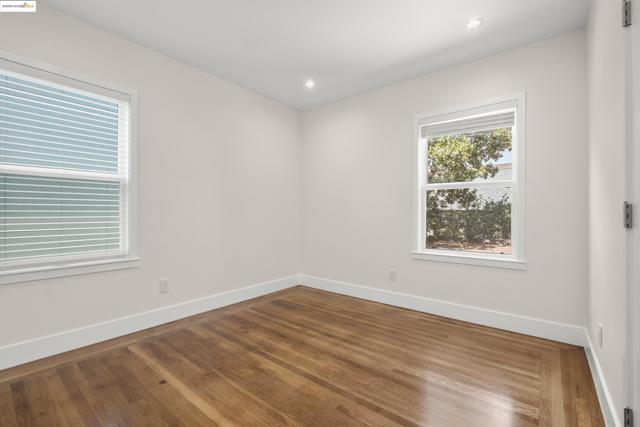 1437 Portland Ave, Albany CA: https://media.crmls.org/mediaz/7007deaa-75ee-4b1e-858a-ff73ac03b87c.jpg