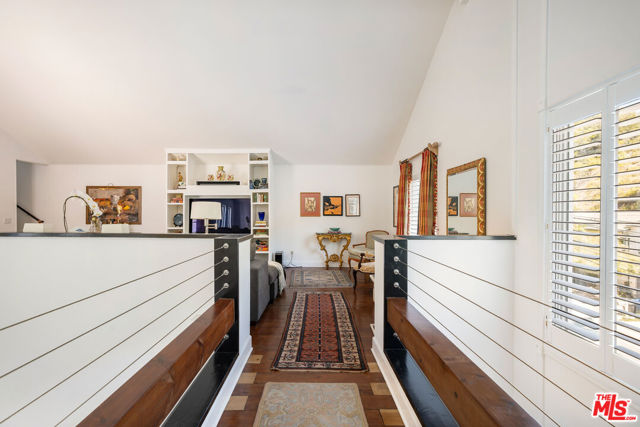 1647 N Beverly Glen Boulevard, Los Angeles CA: https://media.crmls.org/mediaz/70084552-7cba-4ed0-a617-1f38bf42046a.jpg