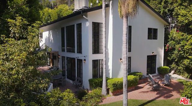 2625 Nichols Canyon Road, Los Angeles CA: https://media.crmls.org/mediaz/70091fcc-95d2-45a1-918f-32bed86ea44b.jpg