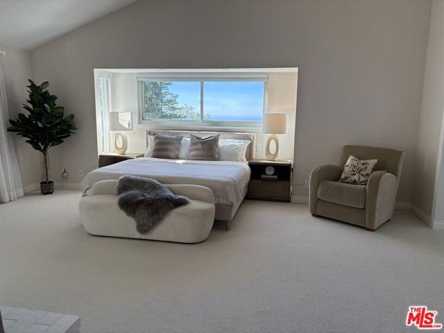 23255 W Paloma Blanca Drive, Malibu CA: https://media.crmls.org/mediaz/70093d72-e47f-4034-8eb5-fd836db8f75b.jpg