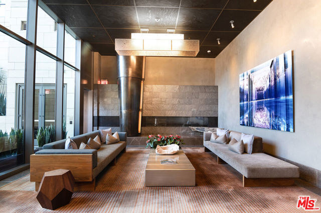 1755 Ocean Avenue, Santa Monica CA: https://media.crmls.org/mediaz/7009b509-a533-4f70-ba22-6edb9f709928.jpg