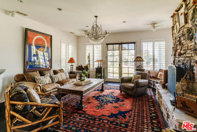 4244 Balcony Drive, Calabasas CA: https://media.crmls.org/mediaz/7009b986-3a32-4c24-9961-1859be65a2d2.jpg