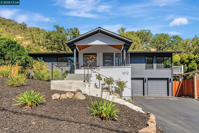 1612 Cervato Cir, Alamo CA: https://media.crmls.org/mediaz/7009d7aa-8067-44b7-9e06-f55fed2bb230.jpg