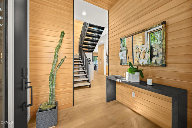 Detail Gallery Image 16 of 73 For 10747 Valleyheart Dr, Studio City,  CA 91604 - 4 Beds | 3 Baths