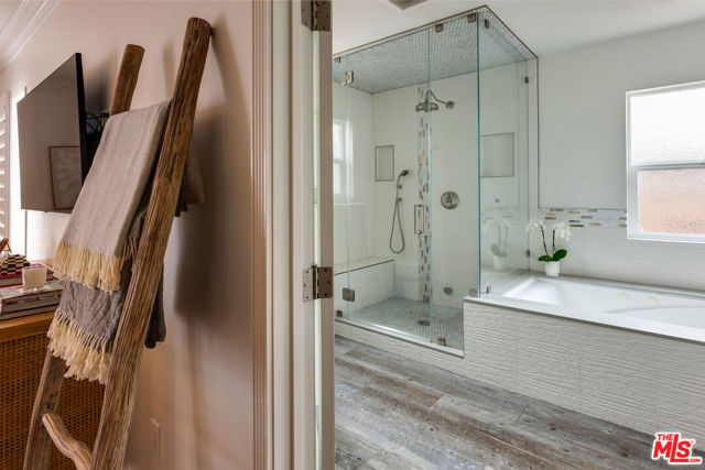 1774 Washington Way, Venice CA: https://media.crmls.org/mediaz/700a093a-6ae1-4423-8983-7e5d8c61dfcc.jpg