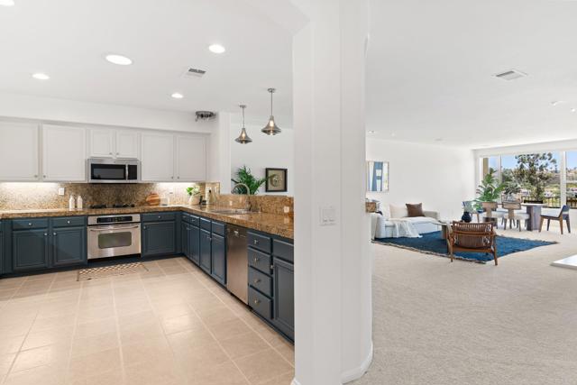 2534 Navarra Drive, Carlsbad CA: https://media.crmls.org/mediaz/700a6d44-8a79-4c21-8356-2f4528780260.jpg