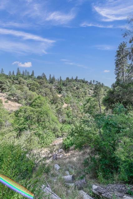 18757 Sunrise Way, Tuolumne CA: https://media.crmls.org/mediaz/700a81f2-94d4-4f35-8d6d-ed253ab8e78e.jpg