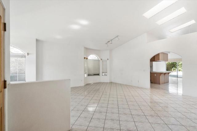 41995 Hemingway Court, Palm Desert CA: https://media.crmls.org/mediaz/700b623e-06f4-4870-8f28-125738e2d0f6.jpg