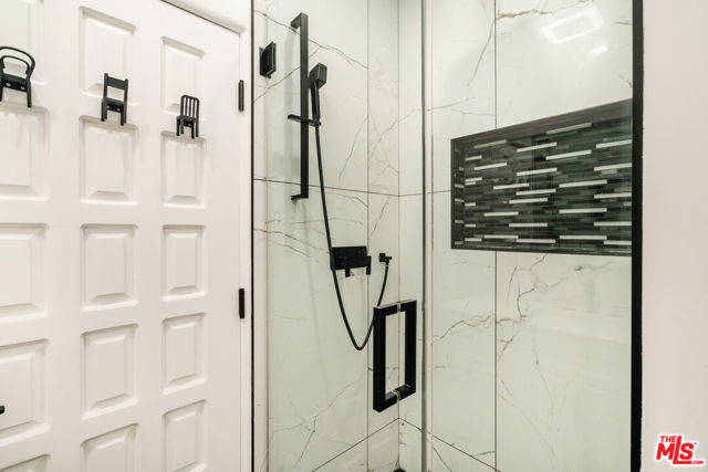 609 21st Place, Santa Monica CA: https://media.crmls.org/mediaz/700bc196-eab4-4678-82bf-fe11d2be9422.jpg